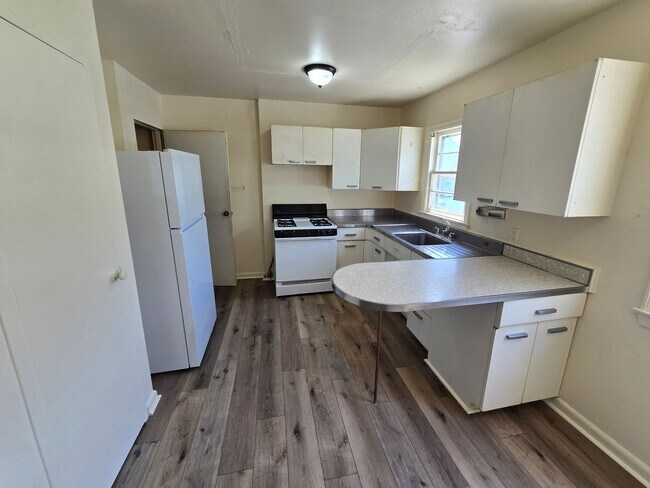 Foto del edificio - $900 - 2 Bedroom 1 Bathroom Townhome