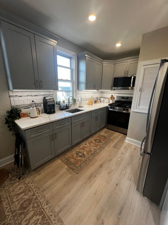 Building Photo - 52 Krakow St