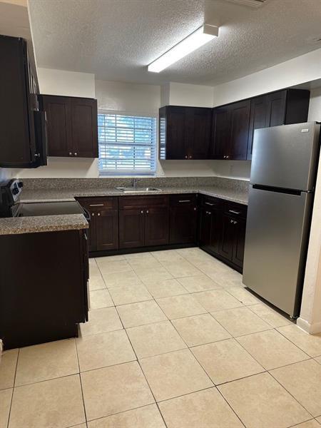 Foto principal - 3800 Riverside Dr