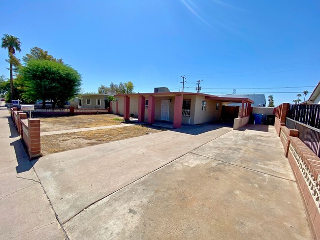 Foto del edificio - 3-Bedroom, 1.5 bath in Phoenix That’s read...