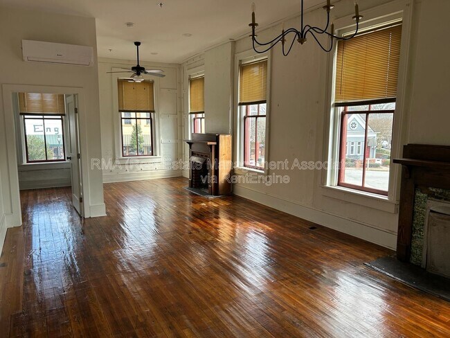 Foto del edificio - 215 Main St