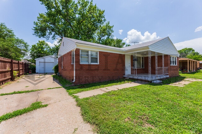 Building Photo - 1515 E Jump St
