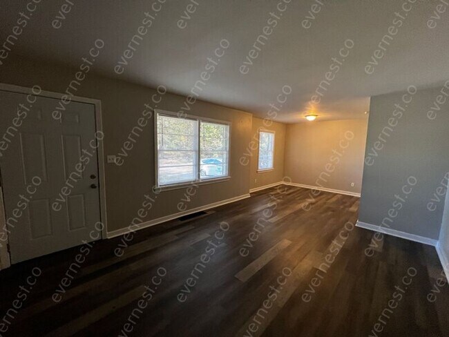 Foto del edificio - 913 Hillview Dr