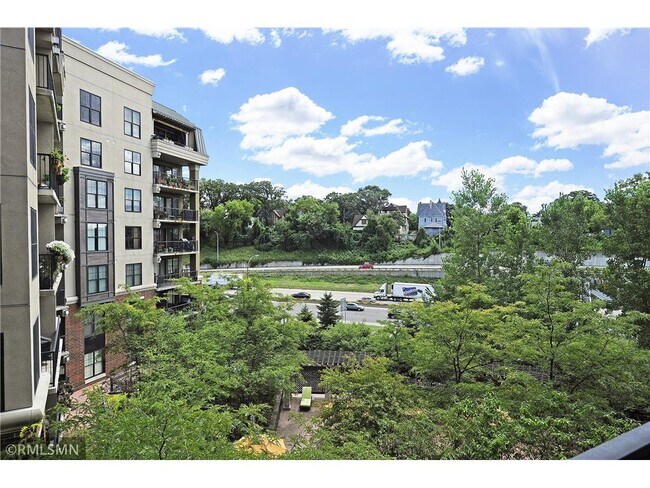 Building Photo - 317 Groveland Ave