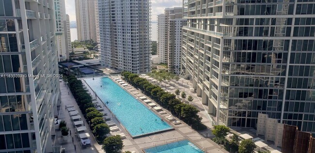 Building Photo - 485 Brickell Ave