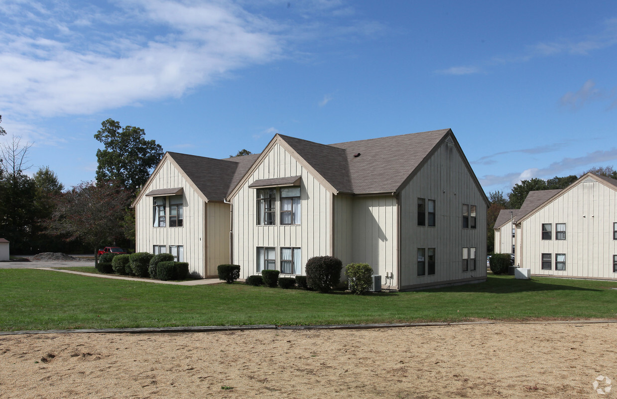 Primary Photo - Celeron Square Apartments