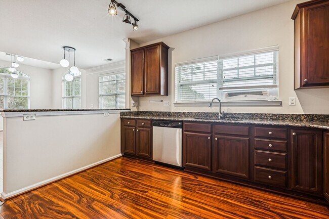 Foto del edificio - Riverside  Condo-RARE-Ready Now