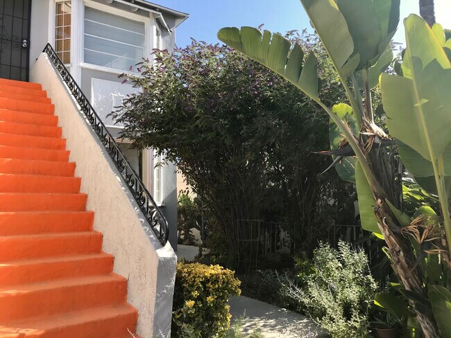 Entrada a la propiedad - 5362 Monroe St