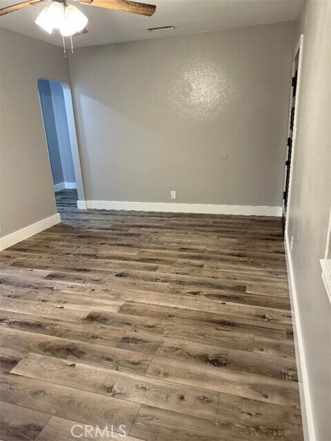 Foto del edificio - 1135 S Meeker Ave