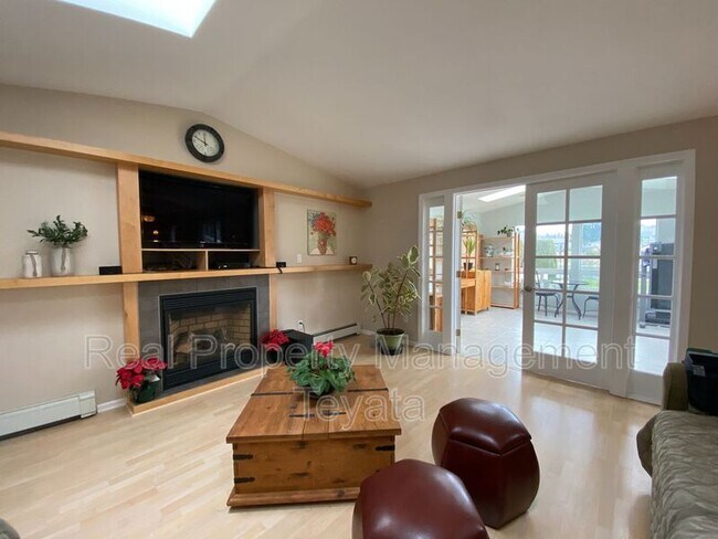 Building Photo - 8252 Cowichan Rd