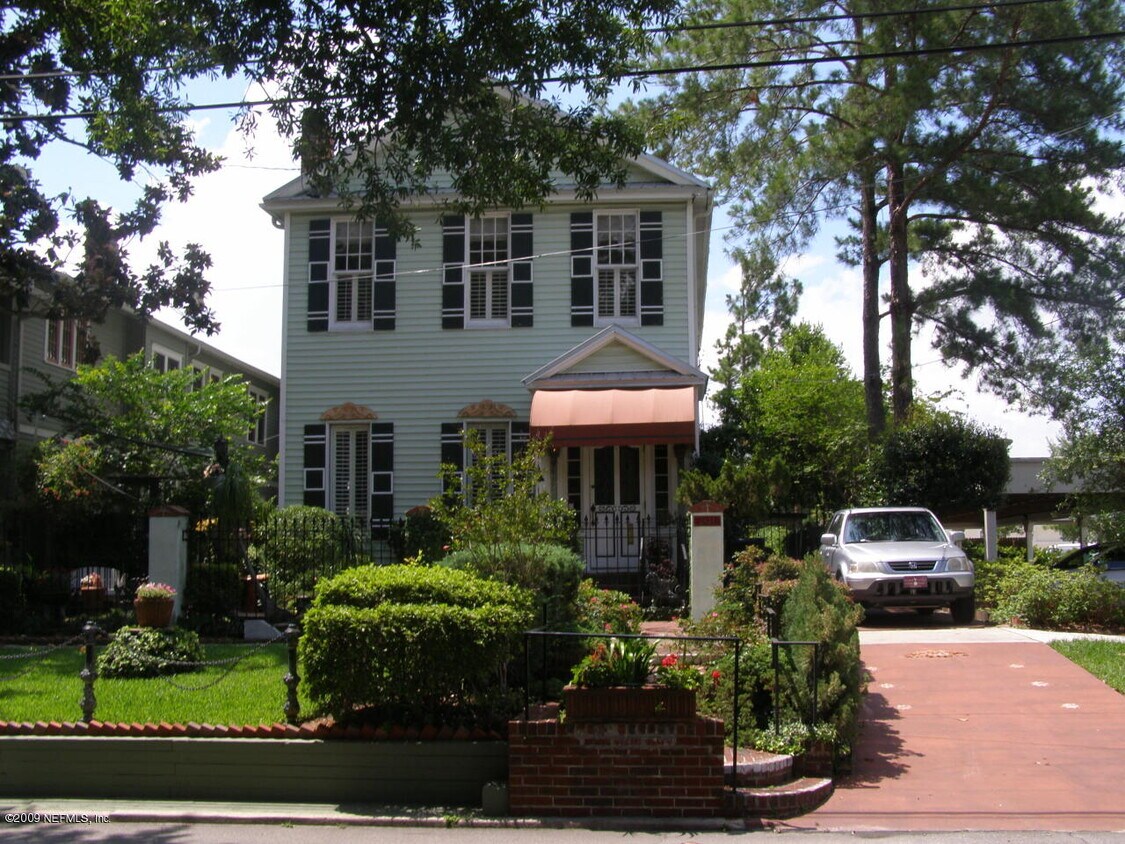 Primary Photo - 2034 Herschel St