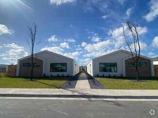 Building Photo - 1412 E Iris Ave