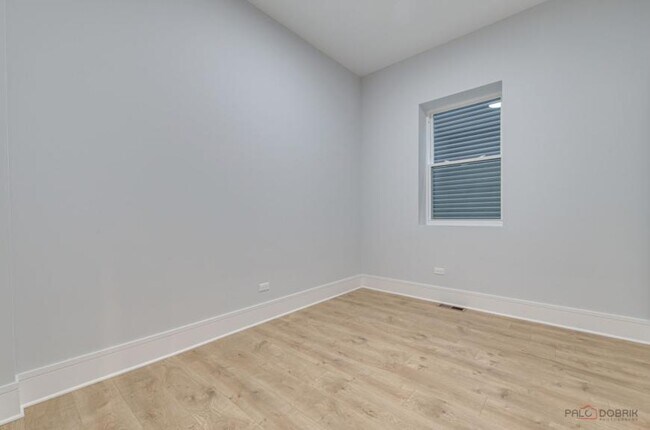 Photo - 3 bedroom in Chicago IL 60647 Apartment