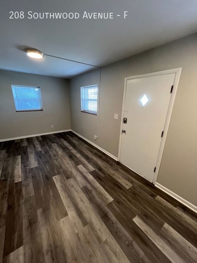 Building Photo - Updated One Bed in the Heart of Merion Vil...