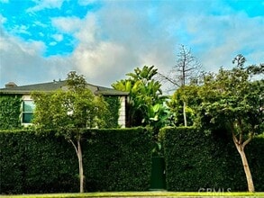 Building Photo - 5962 San Vicente Blvd