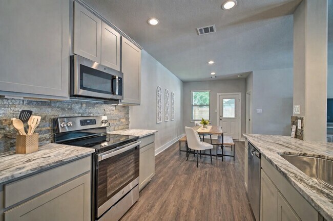 Foto del edificio - 11334 Burning Tree Dr