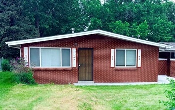 Building Photo - 1938 Iris St