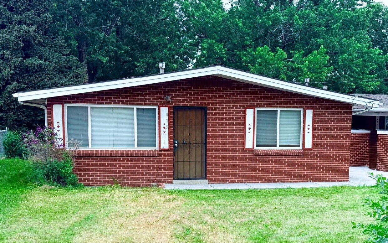 Foto principal - Spacious 2 Bedroom Lakewood Duplex
