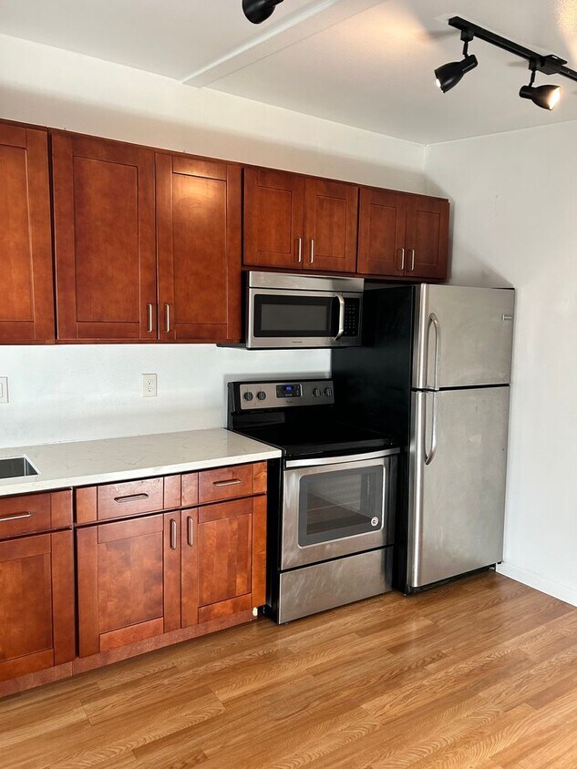 Foto principal - Updated 1 bed 1 bath home located in a des...