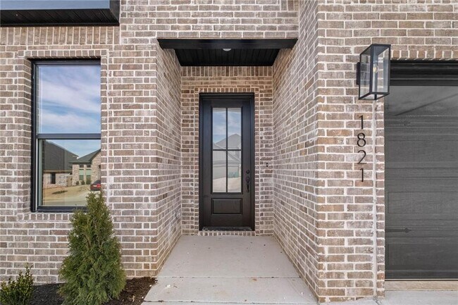 Foto del edificio - 1821 Lotus Rd