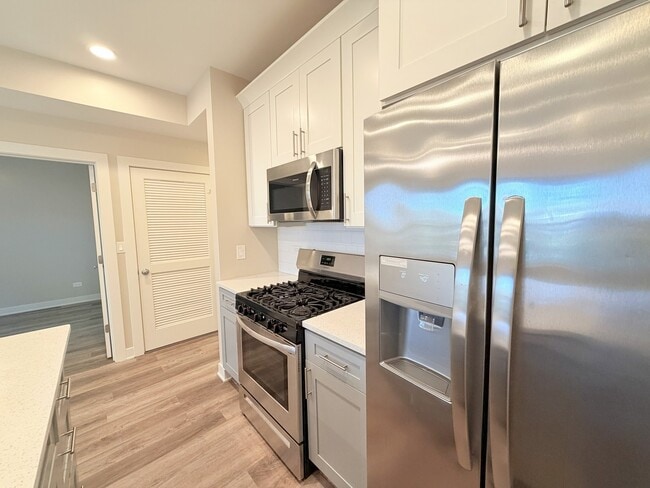 Building Photo - 3607 W Ainslie St