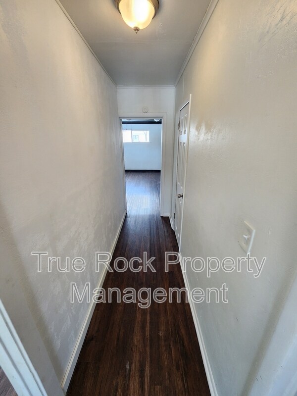 Foto del edificio - 631 N Hickory Ave