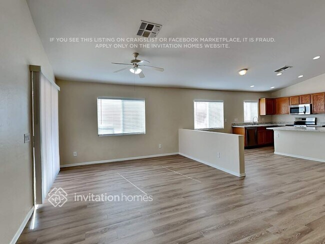 Foto del edificio - 1815 N 120th Dr