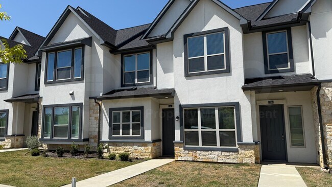Building Photo - 366 Buck Ridge Dr