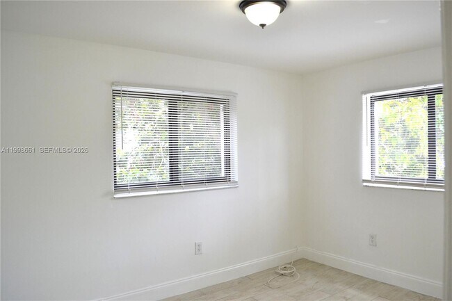 Foto del edificio - 1037 SW 4th St