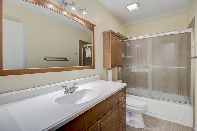 Building Photo - 5024 Bridgepointe Plz