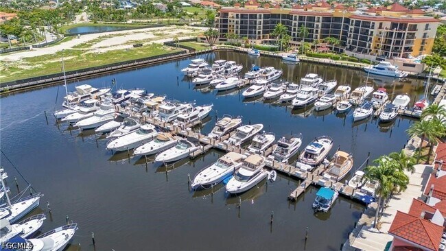 Foto del edificio - 5781 Cape Harbour Dr