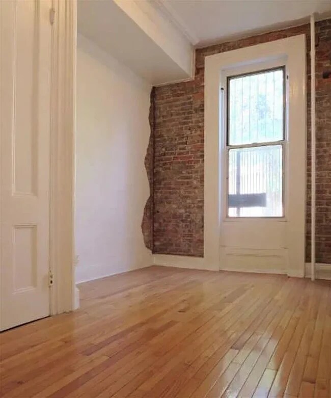 Dormitorio 2 - 89 Ryerson St