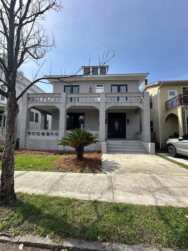 Foto del edificio - 523 E 39th St