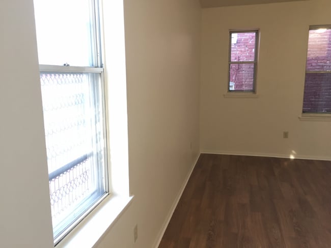 Photo - 15 E Read St Apartment