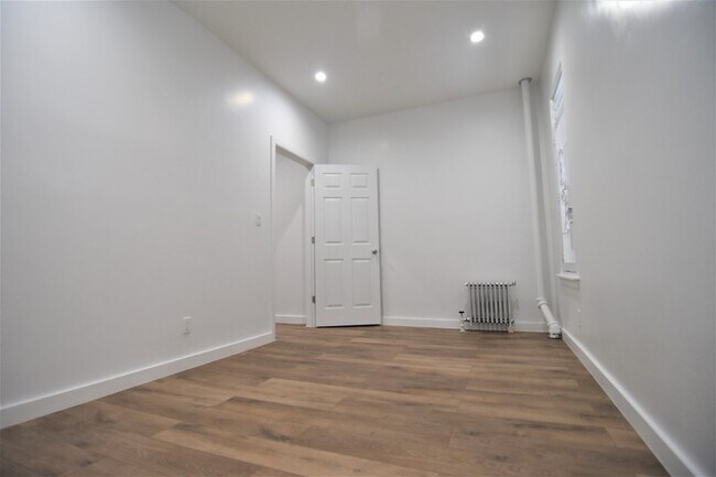 Building Photo - 527 W 160th St