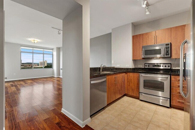 Building Photo - 54 Rainey St