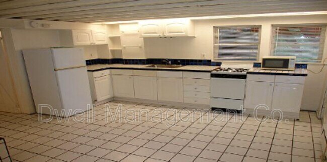 Building Photo - 1429 1/2 Brookes Ave