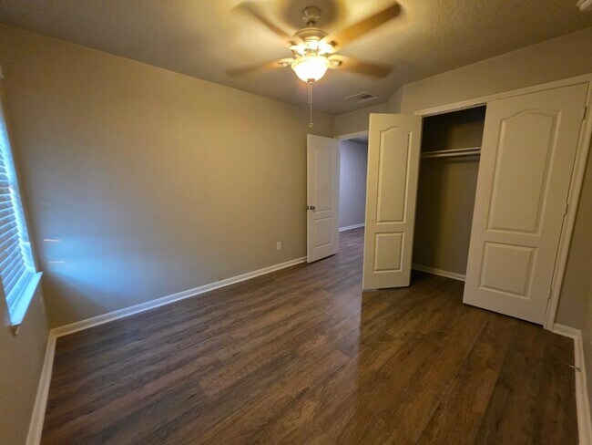 Building Photo - 25335 Briscoe Village Dr