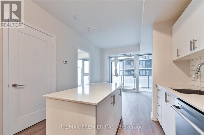 Building Photo - 9000 Jane St