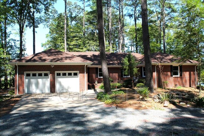 Building Photo - 613 Pinetree Circle