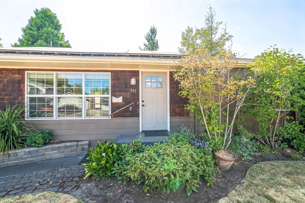 Primary Photo - 345 NE 9th Pl