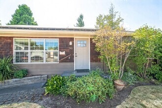 Building Photo - 345 NE 9th Pl