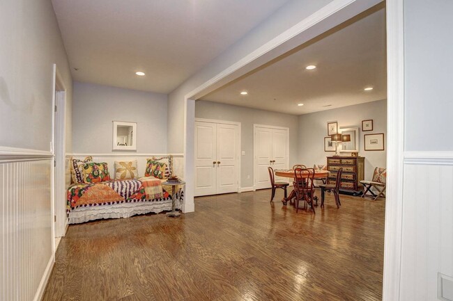 Building Photo - 2502 Chain Bridge Rd NW
