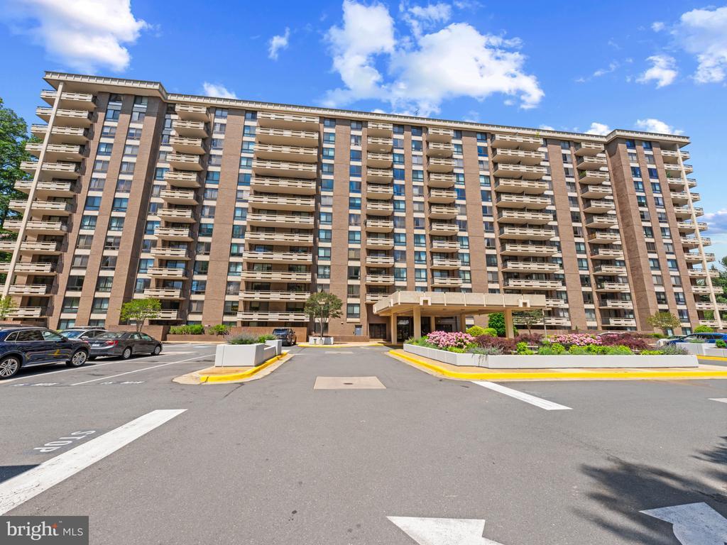 Foto principal - 1808 Old Meadow Rd