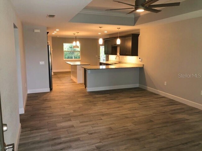 Building Photo - 399 Carmalita St