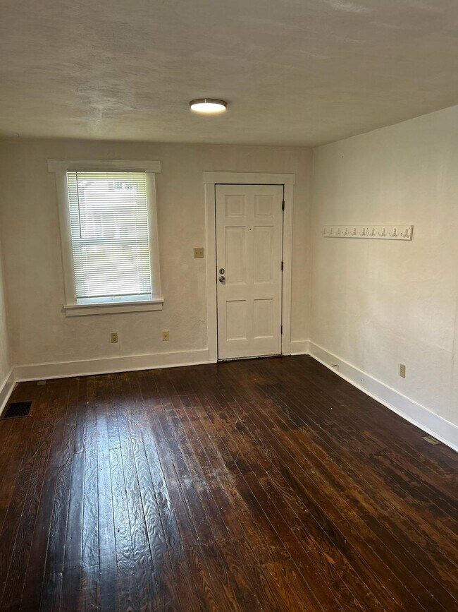 Foto del edificio - 7058 Mitchell Ave