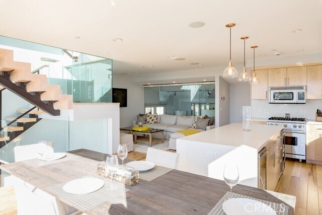 Foto del edificio - 814 Monterey Blvd