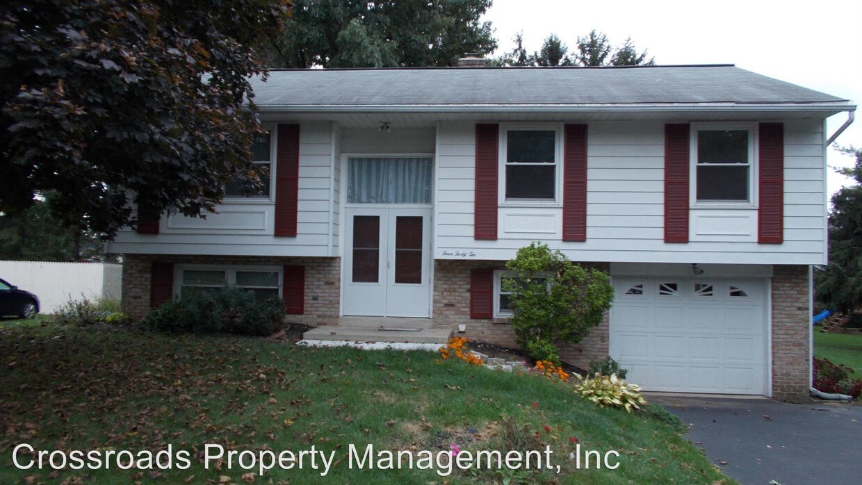 Primary Photo - 3 br, 1.5 bath House - 442 Surrey Drive