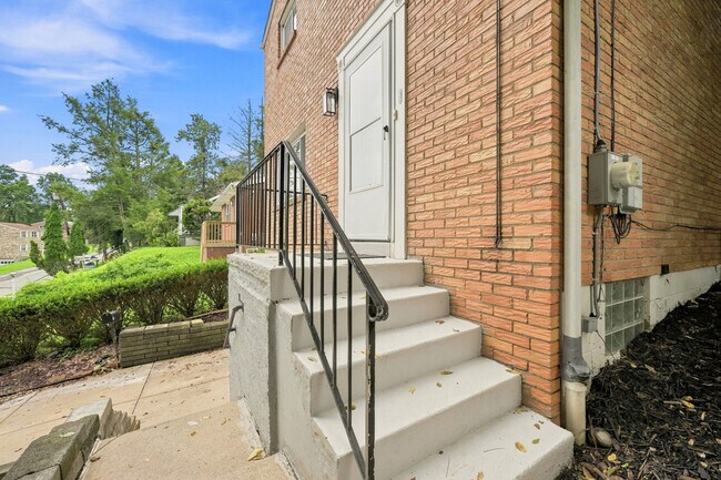 Foto del edificio - 56 Pointview Rd