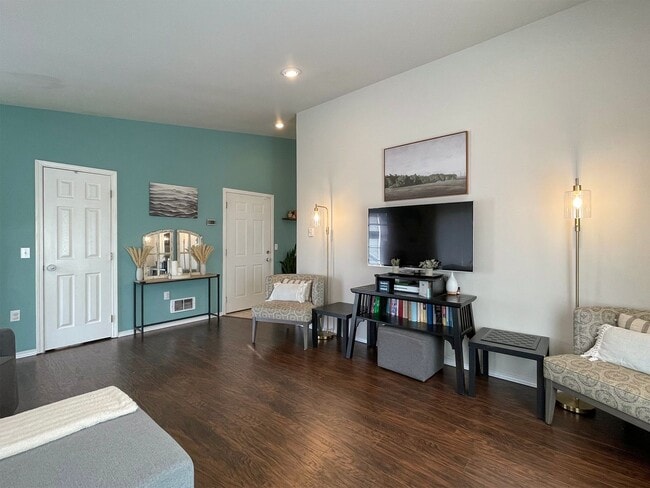 Building Photo - Adorable Home For Lease in Sequim